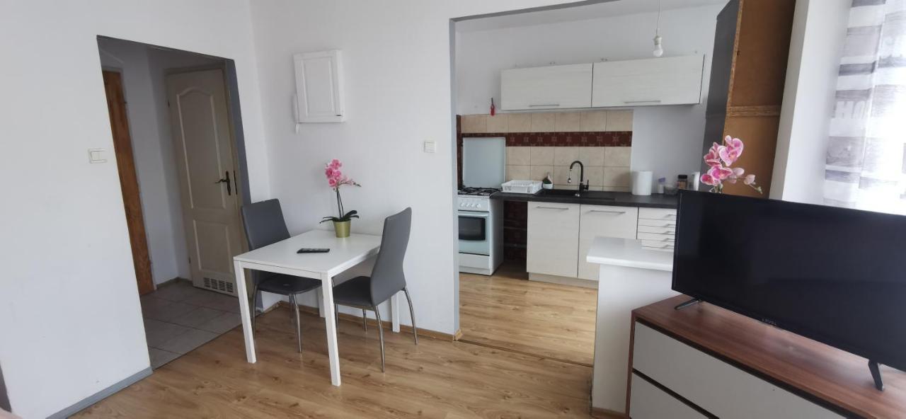 Kawalerka Z Balkonem 27 Apartment Częstochowa Exterior foto