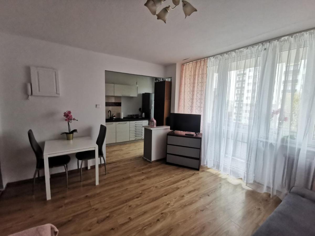 Kawalerka Z Balkonem 27 Apartment Częstochowa Exterior foto